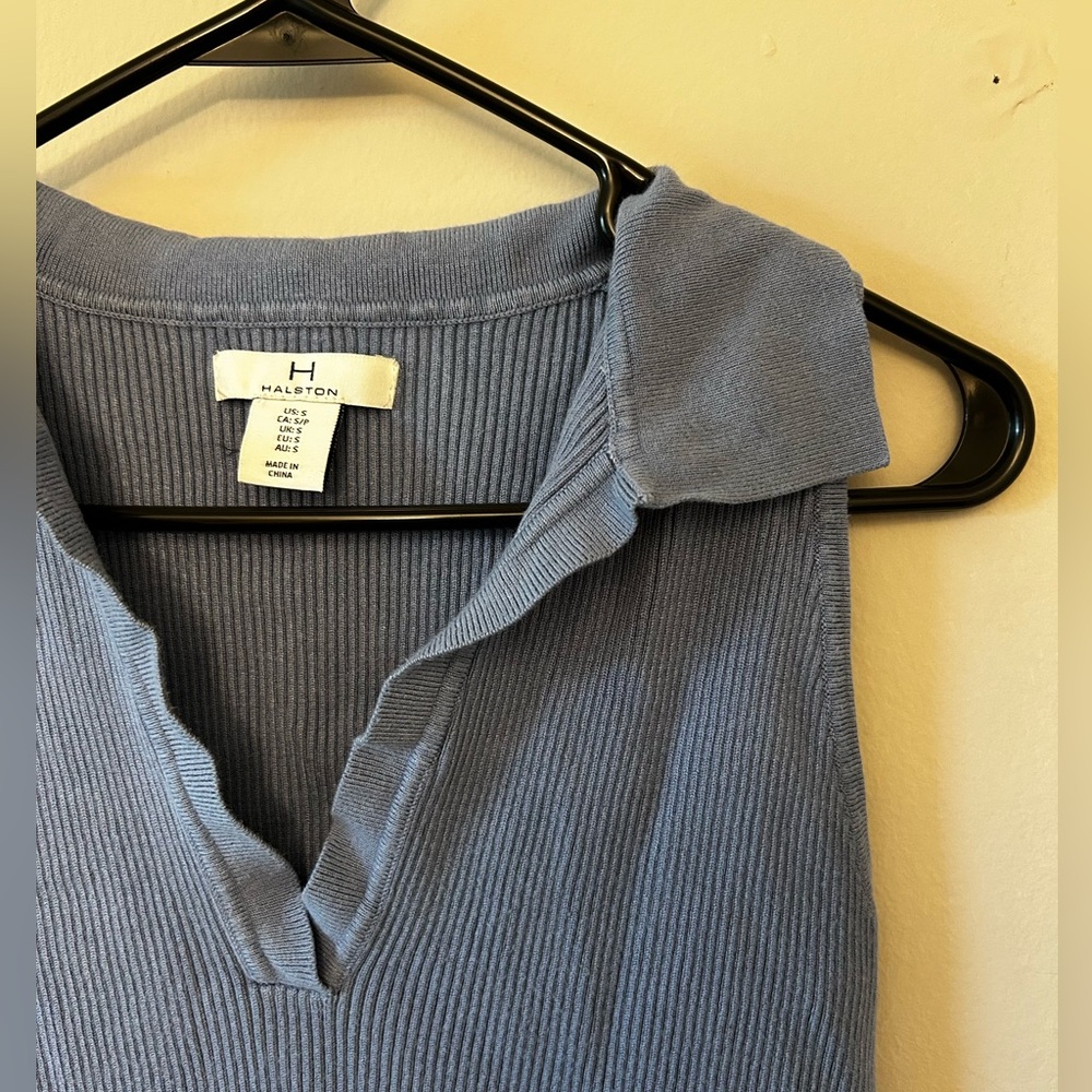 Halston Sleeveless Collar Top